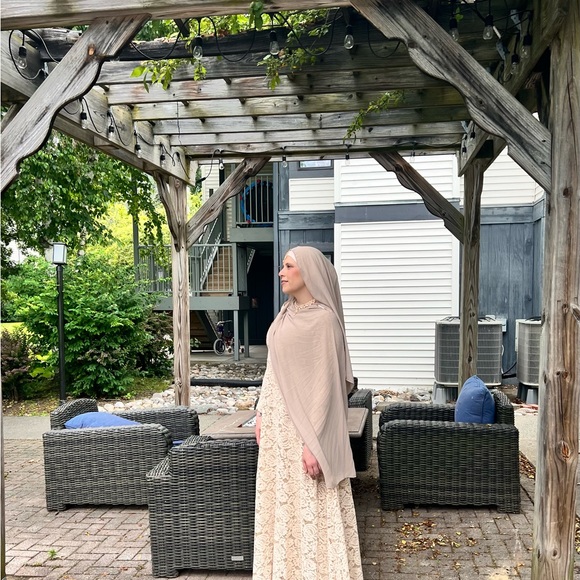 Niswa Modest Fashion Venetian Crema Lace Gown S - Picture 4 of 4